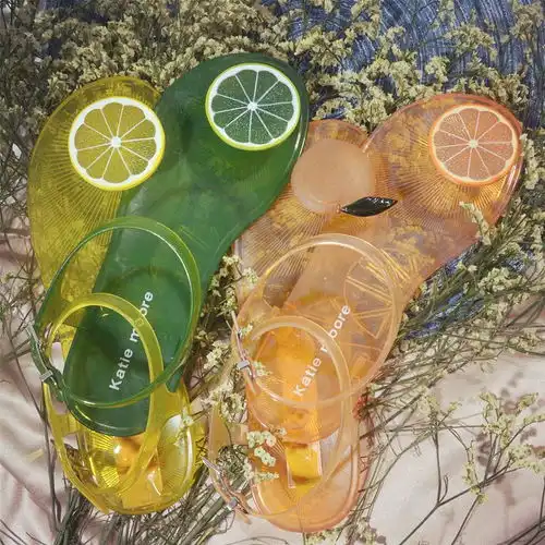 看完了今夏凉鞋流行趋势,我只推荐这三双