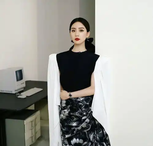 夏之光为了给自己洗白,买了很多拉踩任豪的通稿,现在双方杠上了