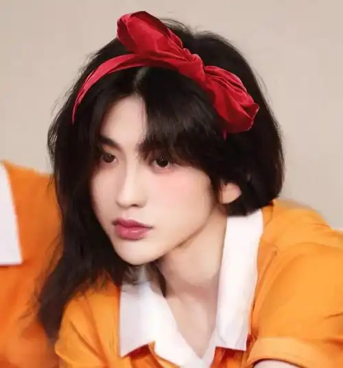 当男星化身女神后,蔡徐坤王一博怦然心动,看到周震南太美了