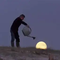 记得抬头看天今年元宵节不光有半影月食,还有它