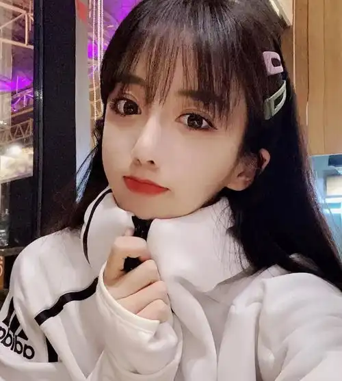 就反着来呗小团团坐稳一姐后,呆妹称以后开播不露脸了