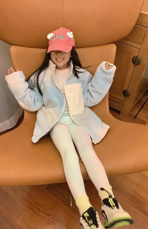 伊能静小作文再上热搜,字里行间全与秦昊有关,不愧为高情商才女
