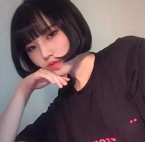 2022年流行的女生短发发型设计搭配图片,你看上哪一款