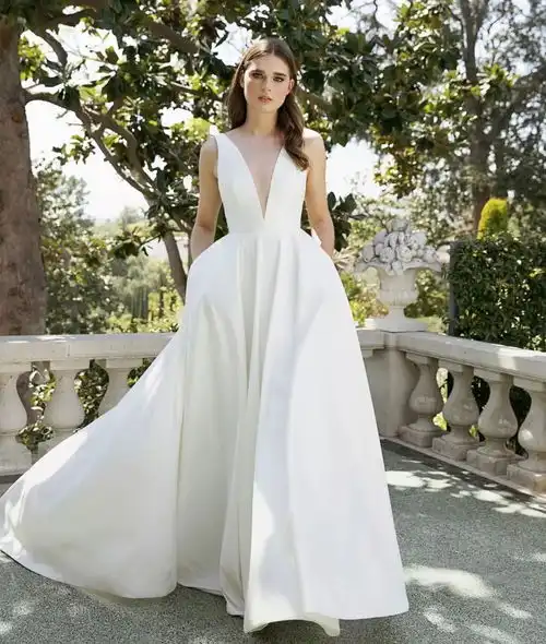 强调利落线条与剪裁的婚纱,jennyyoo打造简约嫁衣