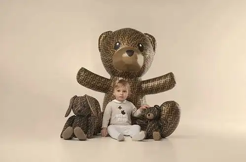 是日美好事物李佳琪与完美日记合作推小狗眼影,价值十万美元的麦当劳奶昔金杯