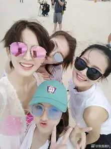 古力娜扎与姐妹团海边戏水脸颊消瘦锁骨分明女神太瘦了