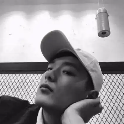 2020最新黑白伤感酷帅气真人,很想你但我无能为力