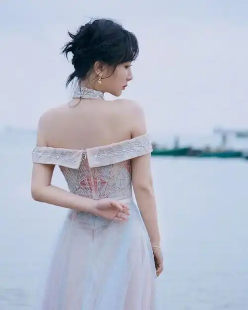 百万修图师又加班杨紫穿幻彩仙裙美成仙女,精修图与生图差别大