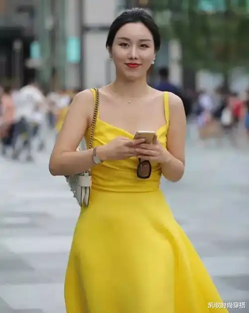 魅力四射的穿搭,温婉明艳很洋气