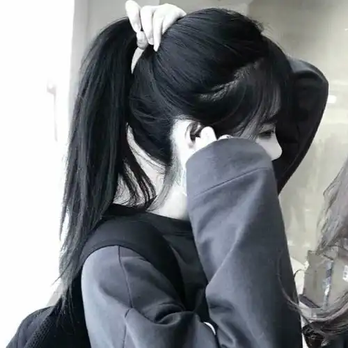 头像女高马尾
