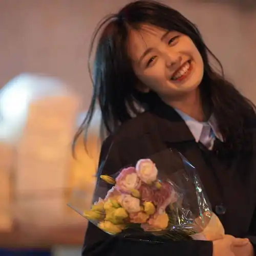 头像等风来不如追风去