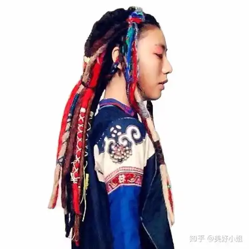 这谜一样的女裁缝多么美,让人忍不住想打探她是谁...