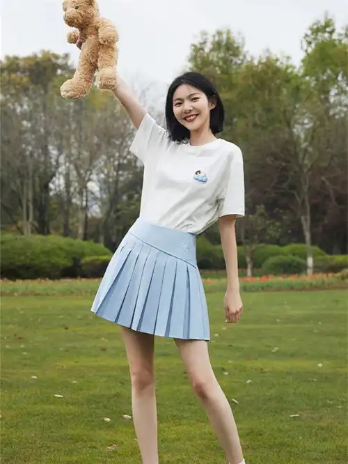 温柔系半身裙显瘦显腿长还显腰细,矮个子女生这样穿才好看