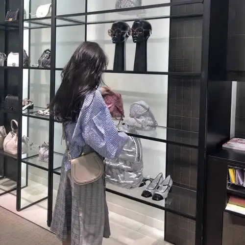 背影头像丨幸福是自己的,永远不要拿别人来做参照