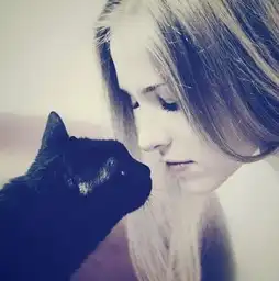 抱小猫的女生头像图片治