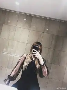 周扬青晒与闺蜜合照