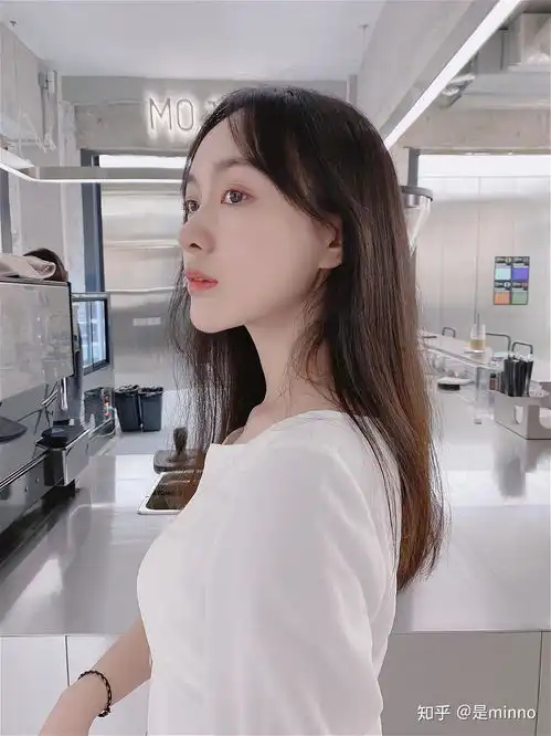 有什么看起来成熟又少女的穿搭