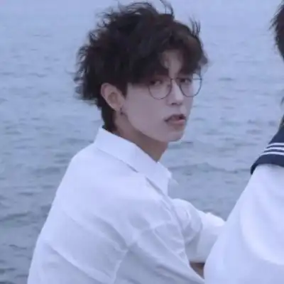 情侣头像真人下雪吻