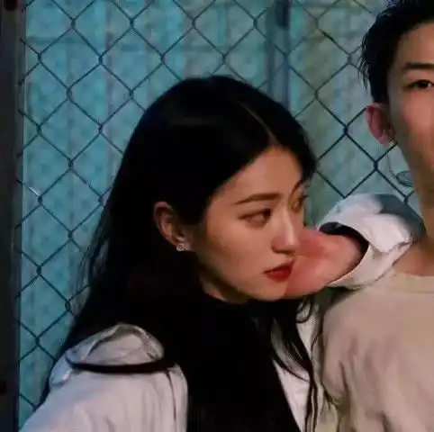 最近火了撒狗粮情侣头像我喜欢你,很喜欢,喜欢得不得了