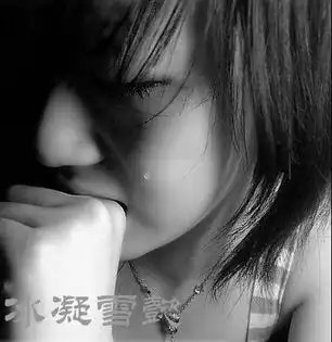 破碎感女生头像真人黑系