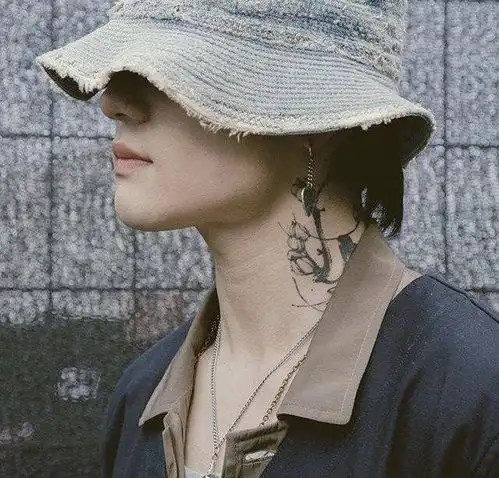 有哪些好看的禁欲系男生头像或壁纸