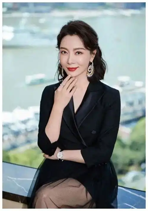 岁月不败美人年过四十,这8位女星风韵更胜往昔