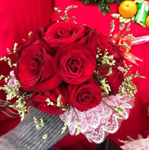 相亲6年奇葩不断,我30岁终于嫁给了爱情啦,传递我的手捧花...