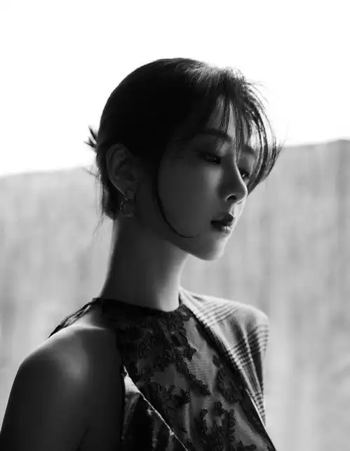 240206长相思剧组杨紫访谈获赞,体现真诚与团队精神