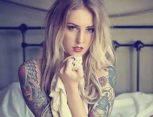 多情的人总自找难堪,成年人要学会控制自己的情感