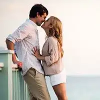 暧昧情侣接吻微信头像图片微信头像图片大全