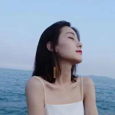 笑的很开心的女生头像