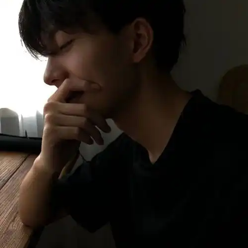 男生头像白色系高清公寓