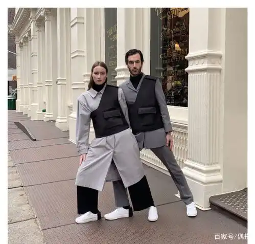 法国时尚达人,演绎奇特情侣装,高级又时髦,不撞衫系列,稳了