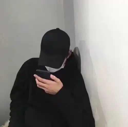 白色禁欲系男头头像