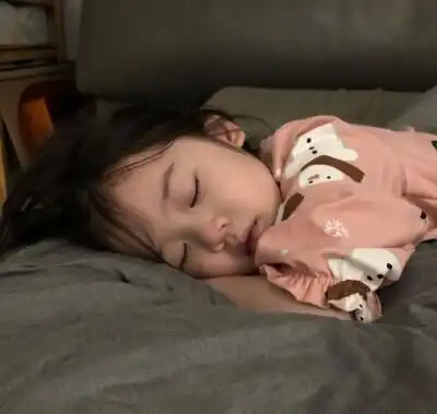 请回答1988团宠珍珠近况曝光,长发披肩酷似洋娃娃太可爱了