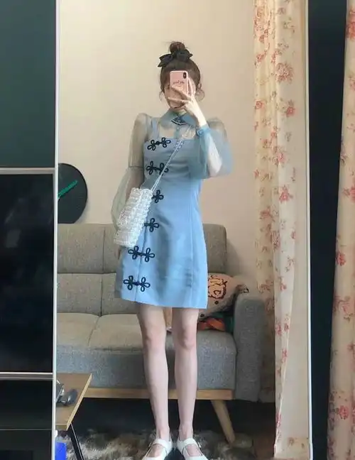 怎么穿才能显白又减龄不妨看看蓝色系穿搭,温柔治愈又清爽