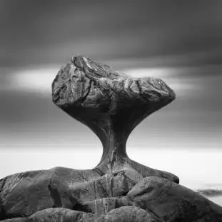 摒弃色彩摄影师表现孤独空灵的黑白世界