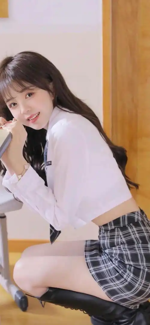 清纯可爱甜美系女孩三