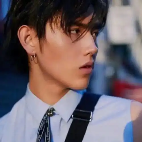 头像夜晚我用呼吸点燃星辰