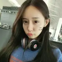 傲娇女生气质头像沉溺在想念你的爱海里