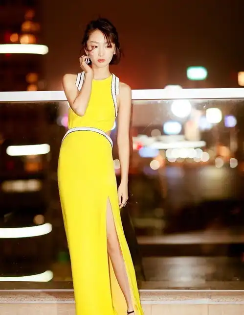 今年流行剪刀裙,比百褶裙显贵,比包臀裙高级,特别显瘦