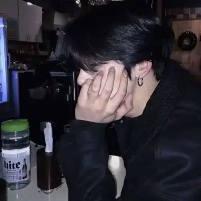许司超酷高冷可爱男生头像