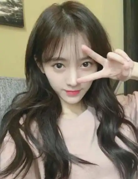 本以为鞠婧祎只适合长发,看到短发的样子,我瞬间沉默了