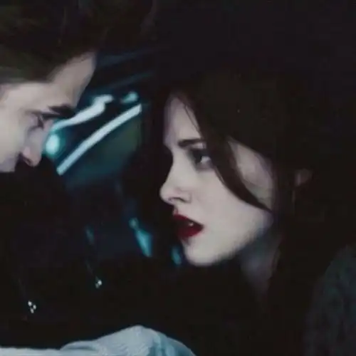 情侣头像亲亲你的嘴角