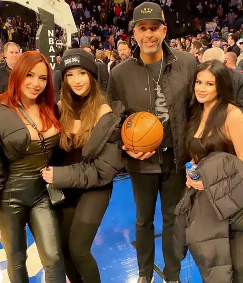 nba总决赛,库里父母带新欢观赛,离婚后被曝私生活混乱