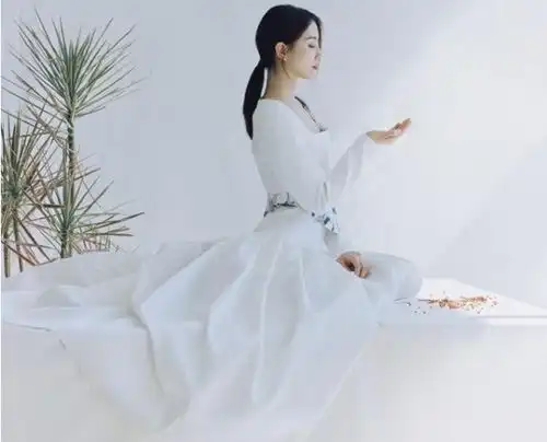 刘诗诗暖阳诗意大片出炉,女神衣袂飘飘飘仙气十足