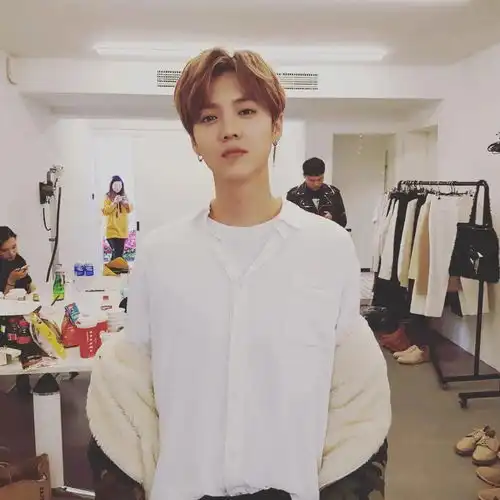 ok灵感戚薇的香水白敬亭的球鞋明星们到底有多少百万级爱好