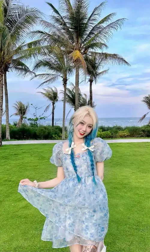 赵喵喵算不算最美蓝色发系美女