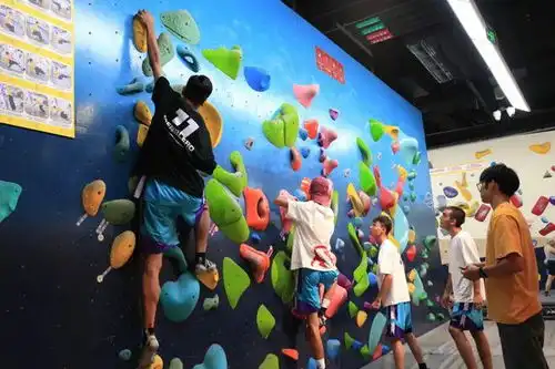 喀什篮球小将体验新兴运动感受上海年轻力新潮范