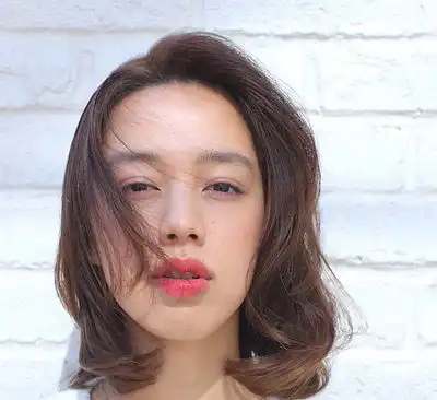 韩国女生短卷发发型图片清爽修颜变身美丽俏佳人